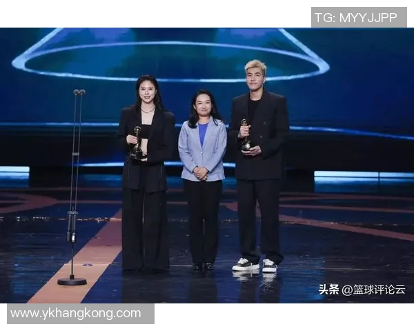 微博热议足球球星是谁 引发网友纷纷讨论与分析