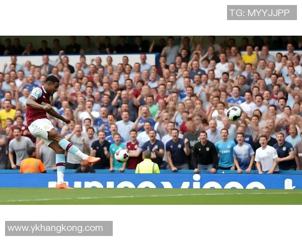 球星壁纸混搭足球风格打造个性视觉盛宴点燃绿茵激情瞬间